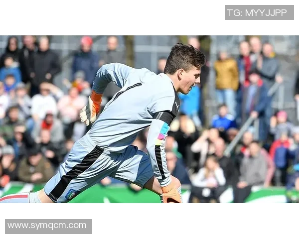 身高1米82的足球明星如何在绿茵场上展现非凡魅力与实力 身高1米82的足球明星如何在绿茵场上展现非凡魅力与实力