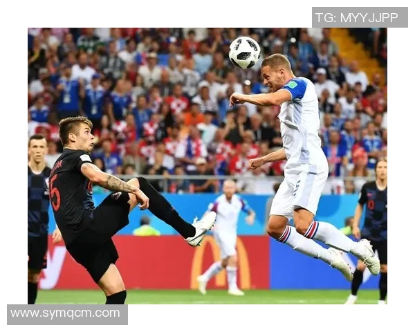 足球明星高清全身照片大汇集展现球场风采与魅力瞬间